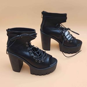 🖤Goth 🖤inspired black chunky heels Woman's shoes. Size 8.5 Euro 39👠👠